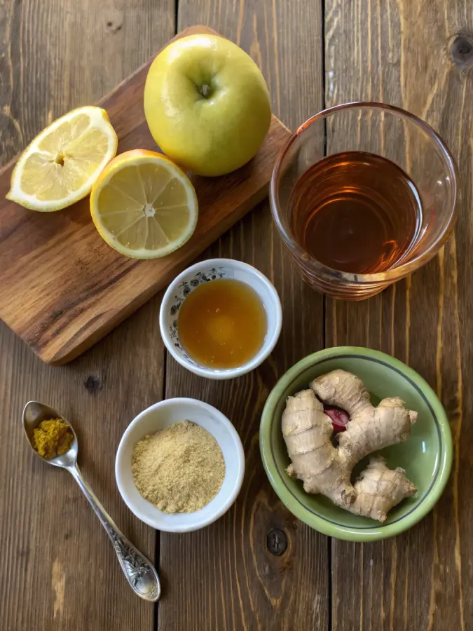 Natural Mounjaro Recipe with 4 Ingredients: The Simple Fat-Burning Secret Natural Mounjaro ingredients on a rustic table – lemon, ginger, honey, and apple cider vinegar.